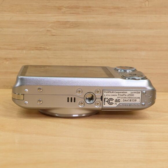 Fujifilm FinePix JZ300 12MP Digital Compact Camera | Tested & Working | Silver - Picture 8 of 9